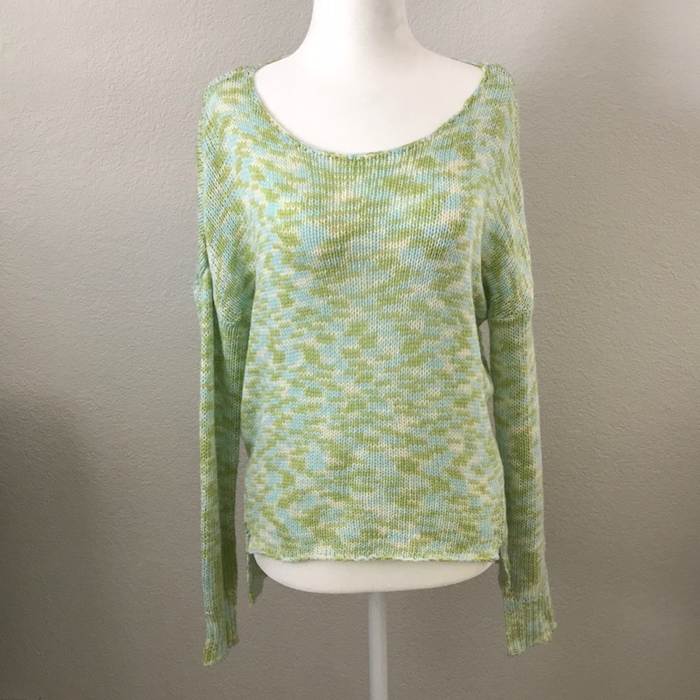 ⭐️3/$20⭐️ R&D Scoop neck sweater